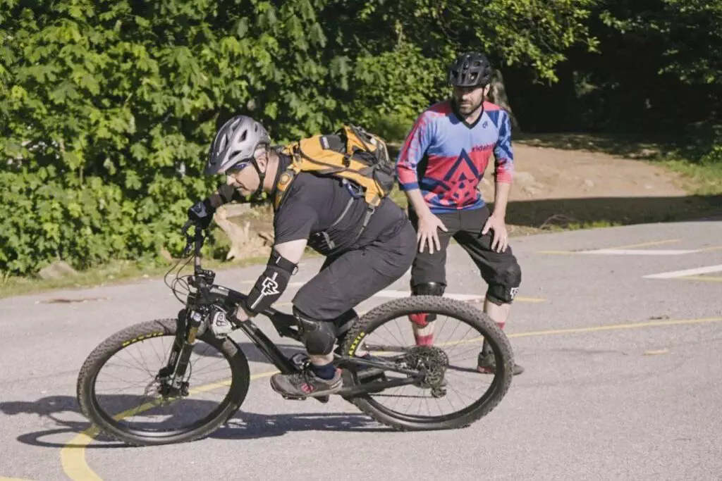 Two people enjoying a mountain biking adventure in Squamish.