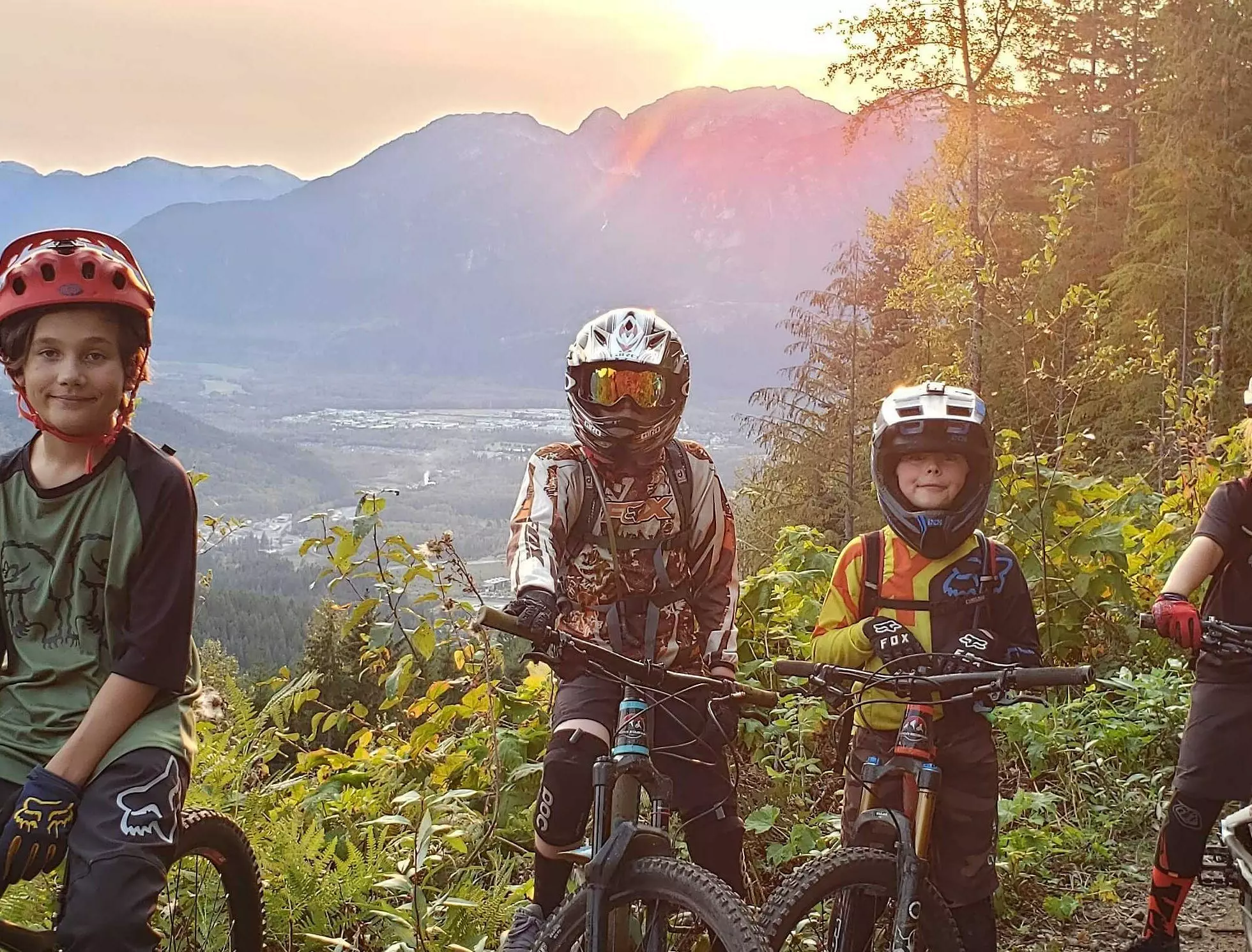 A group of mountain bikers posing for a photo.